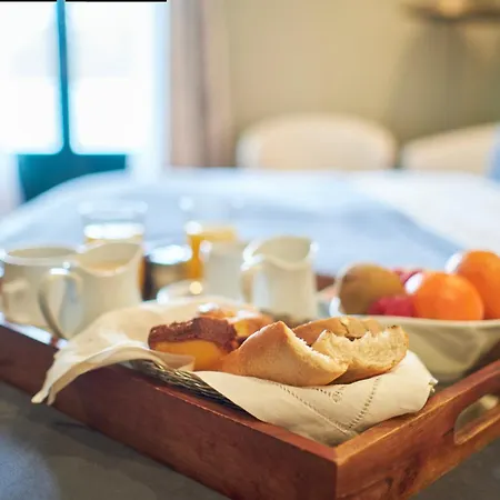 Ar Isabel De Farnesio Hotel 4*